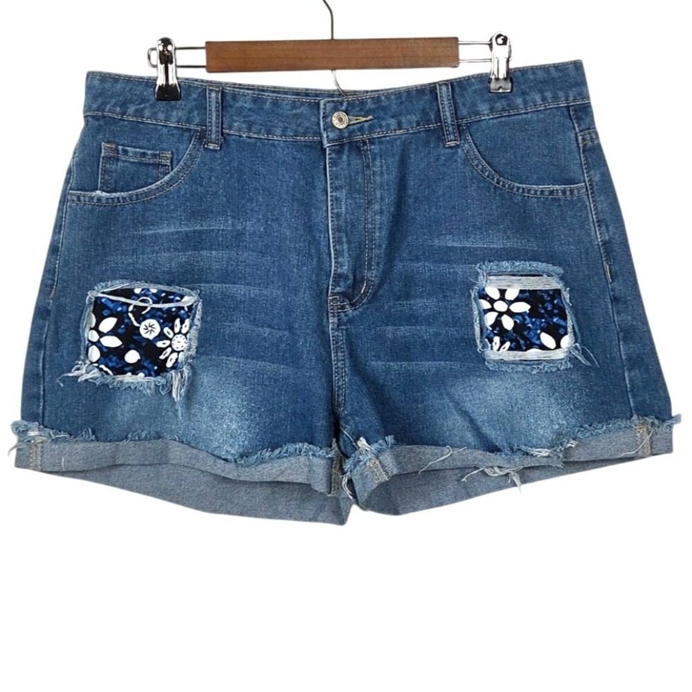 Distressed Denim Shorts W/ Floral Patch Frayed Hem Rolled Cuffs XXL 3" Inseam